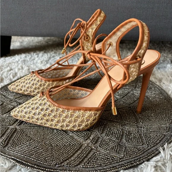 🟢JLO. Almost new! Rattan & mesh slingback with ankle tie. Size 9.5 - Picture 1 of 4